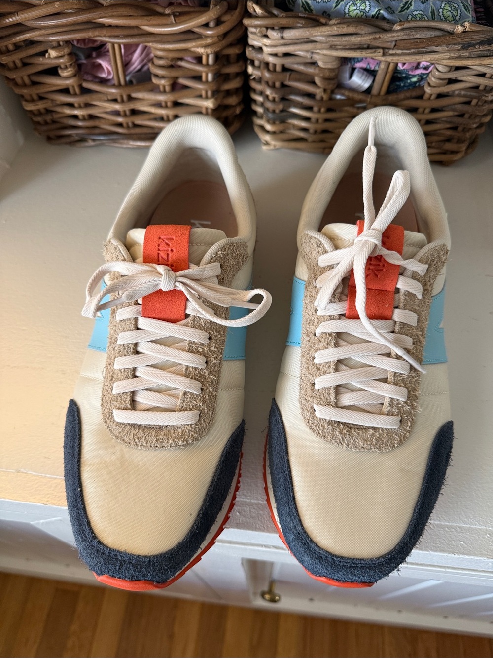 Kizik Men's Cream & Blue Lace-Up Sneakers with Orange Accents